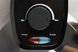 A close-up on the Bella 13991 waffle maker’s control panel, with the two indicator lights and the browning control dial in frame.