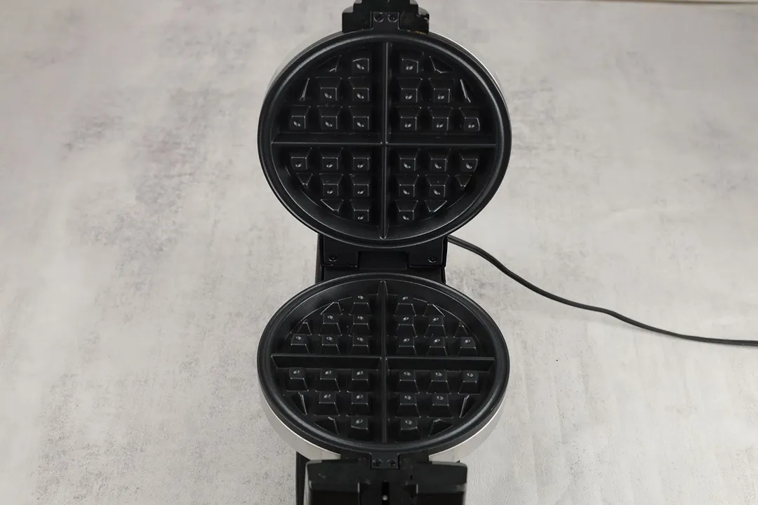 A close-up of one of the Bella 13991’s waffle plates. The plate has a Belgian-style patterning and a black non-stick coating.