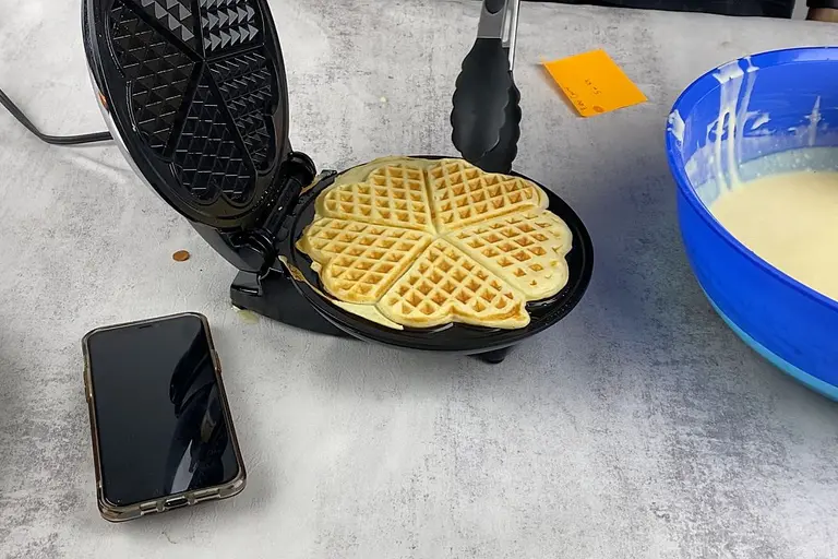 6 Best Heart-Shaped Waffle Makers 2023 - Heart Waffle Maker Reviews