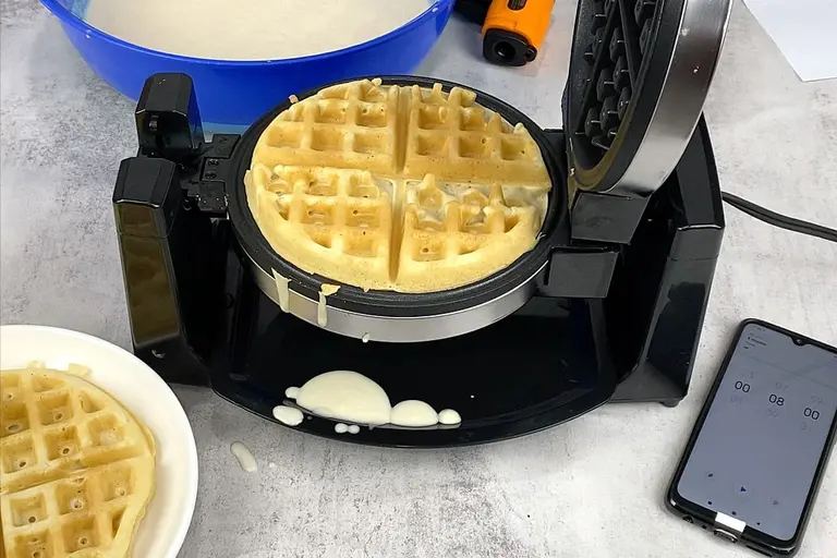 BELLA Classic Rotating Belgian Waffle Maker with Nonstick Plates, Removable  Drip Tray, Adjustable Browning Control and Cool Touch Handles, Stainless