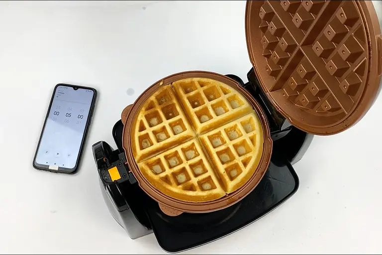 Hamilton Beach Flip Belgian Waffle Maker with Removable Plates (26030)  Review