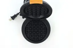 A top-down view of both the Crownful’s black waffle plates.