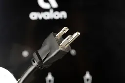 Close up of the three-pronged plug found on the Avalon A4 bottom loading water cooler dispenser.