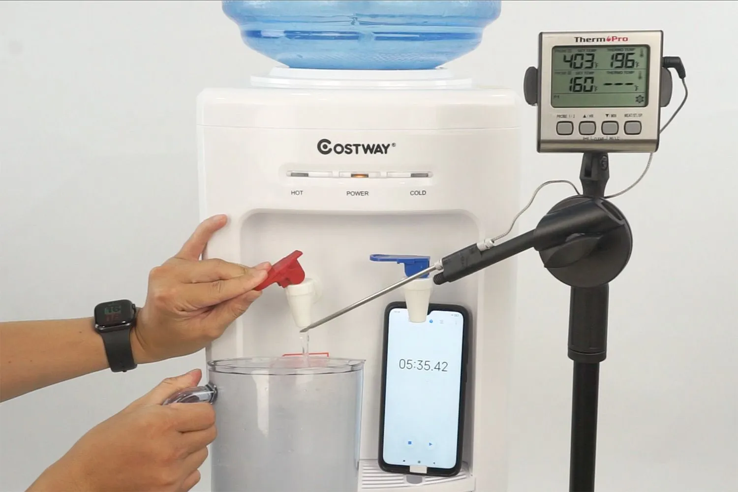 https://cdn.healthykitchen101.com/reviews/images/water-cooler-dispensers/costway-5-gallon-water-dispenser-hot-water-test-clhvn50vs0009ey886szk8a2u.jpg