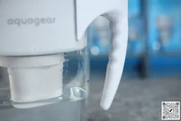 Close view of the handle and filter of the Aquagear pitcher