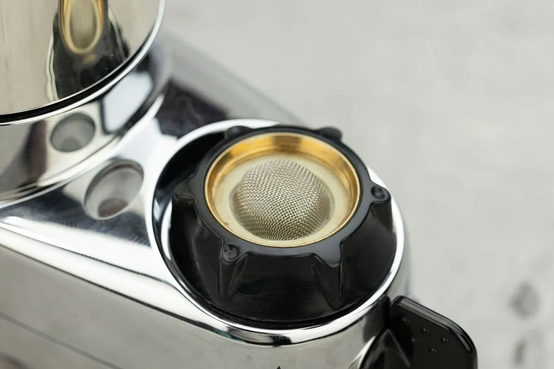A close-up view of the thin metal mesh screen in the center of the Brita Basic filter’s mounting port.