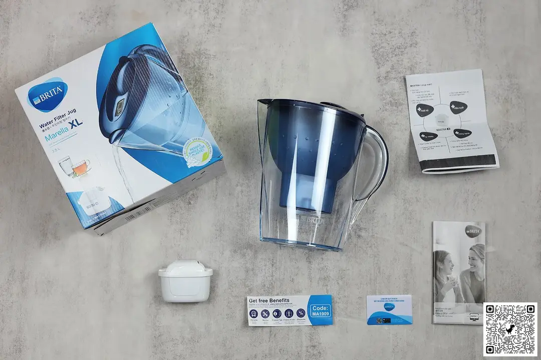 Brita Marella XL water filter pitcher, package box, Maxtra filter, user manuals, promotion leaflets