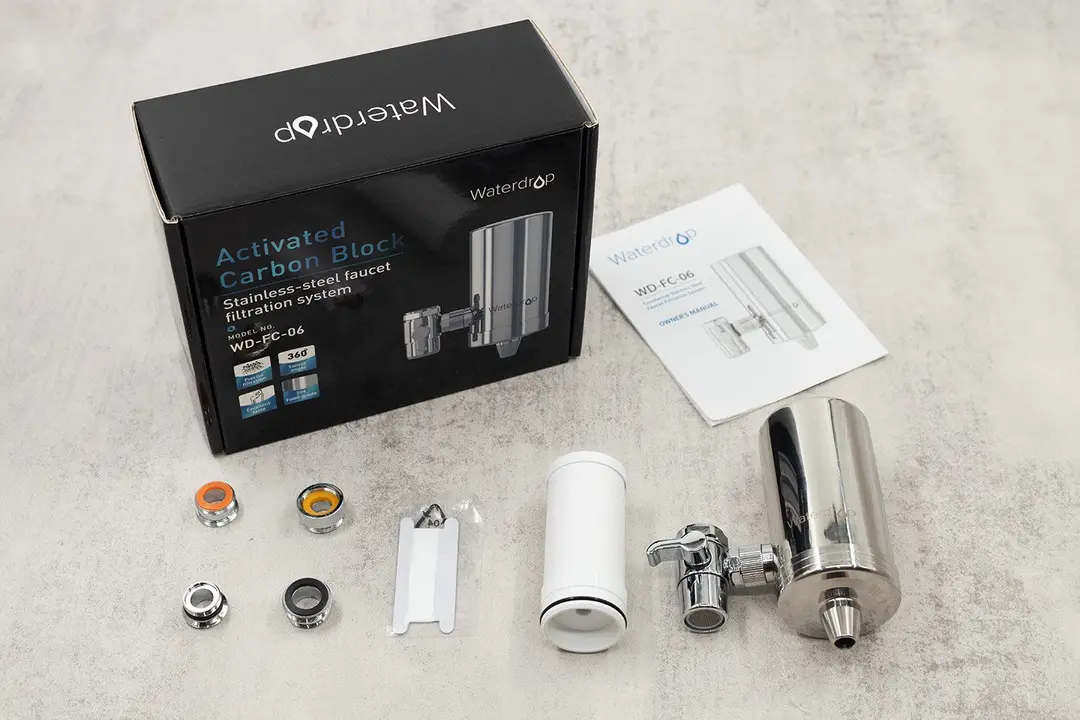 The content of the shipping box of the Waterdrop WD-FC-06 water filter, including adapters, filter blocks, and manuals.