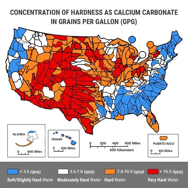 美国水质硬度图，白色、蓝色是软水区域，橙色、红色是硬水区域，推荐使用软水机