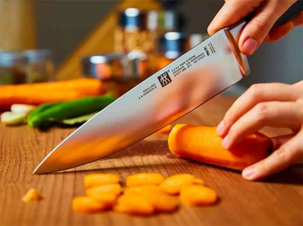 https://cdn.healthykitchen101.com/uploads/2020/06/Kitchen-Knives.jpg