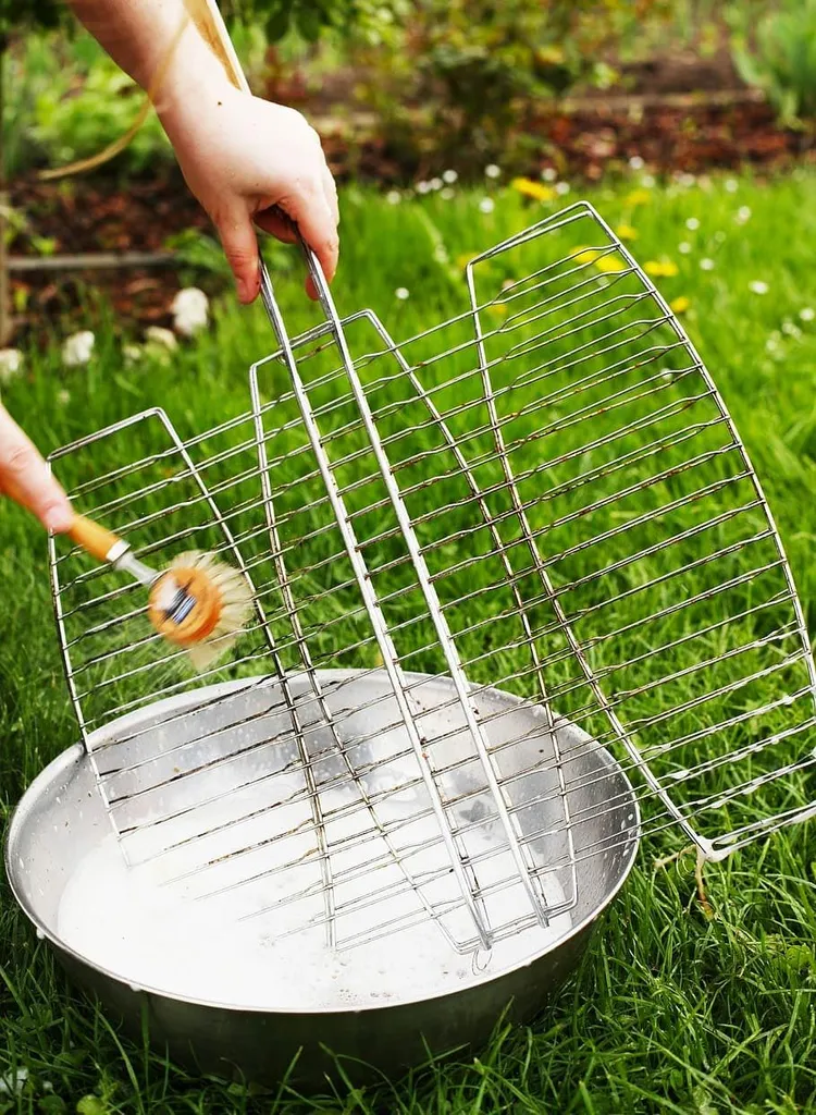 how to clean a grill with vinegar