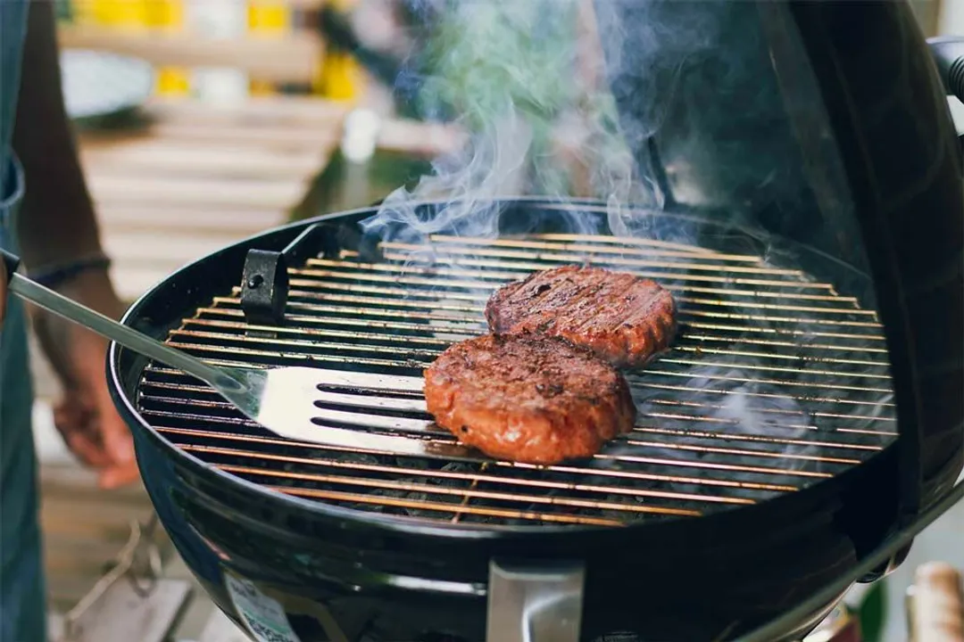Cooking with charcoal grills