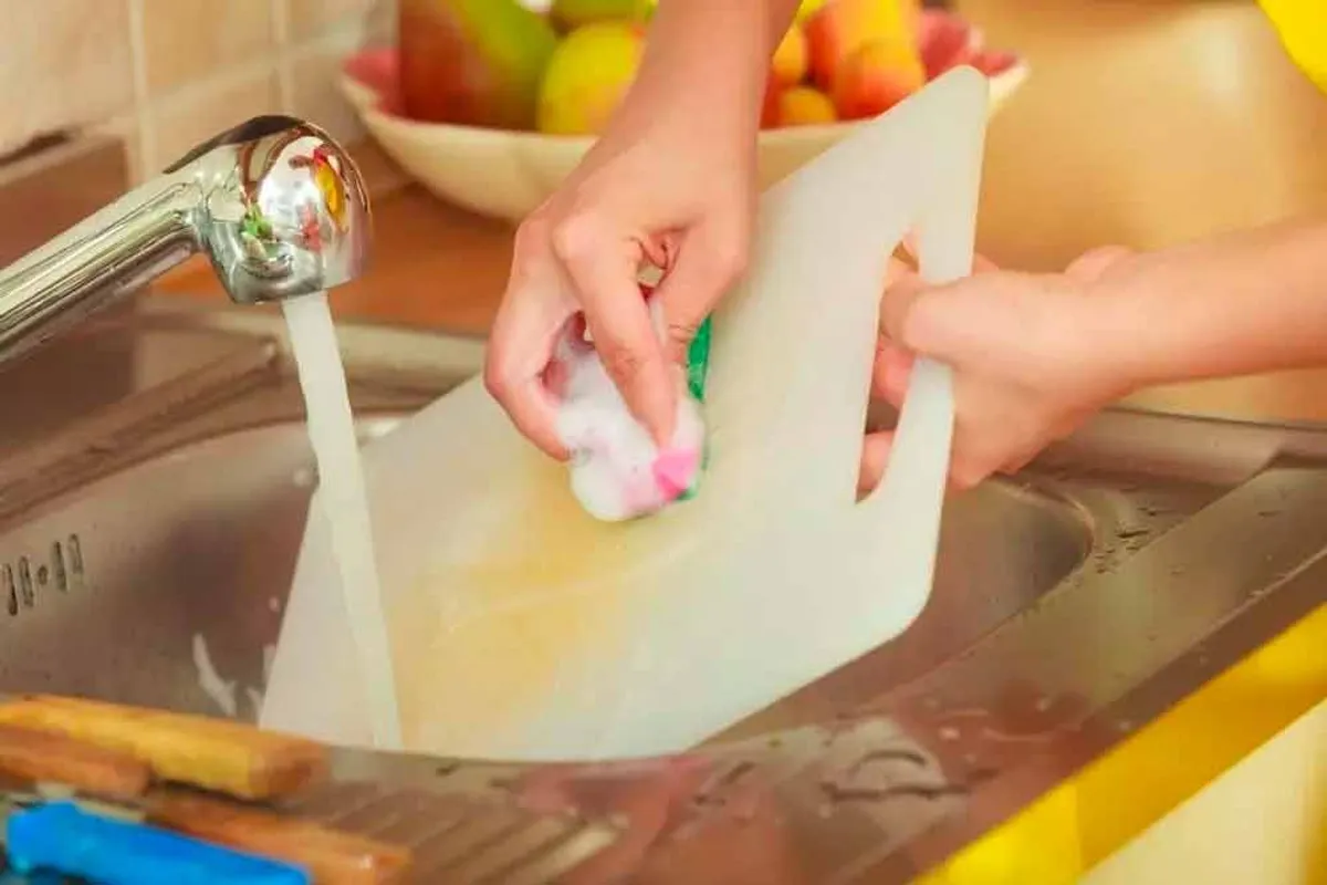 How to Clean Plastic Cutting Boards