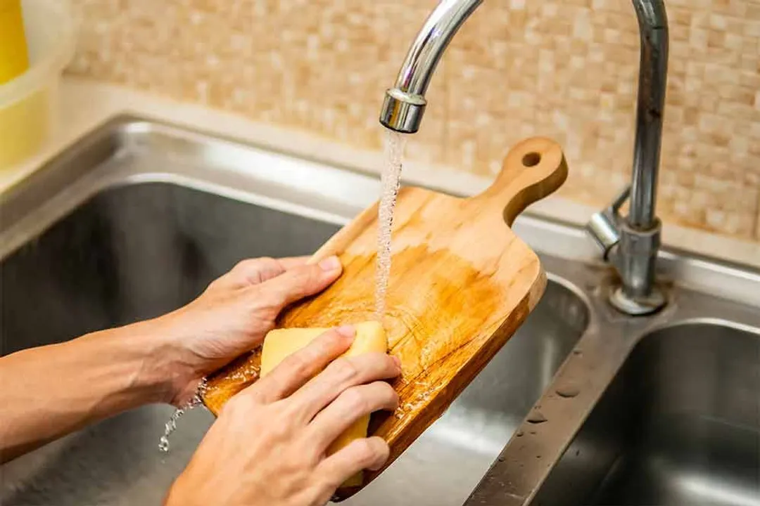 How to Clean a Cutting Board After Use
