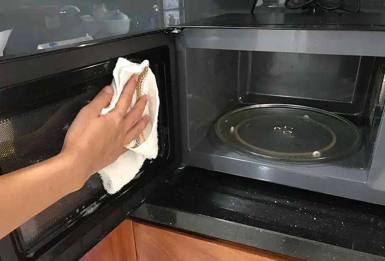 How to Clean a Microwave Door