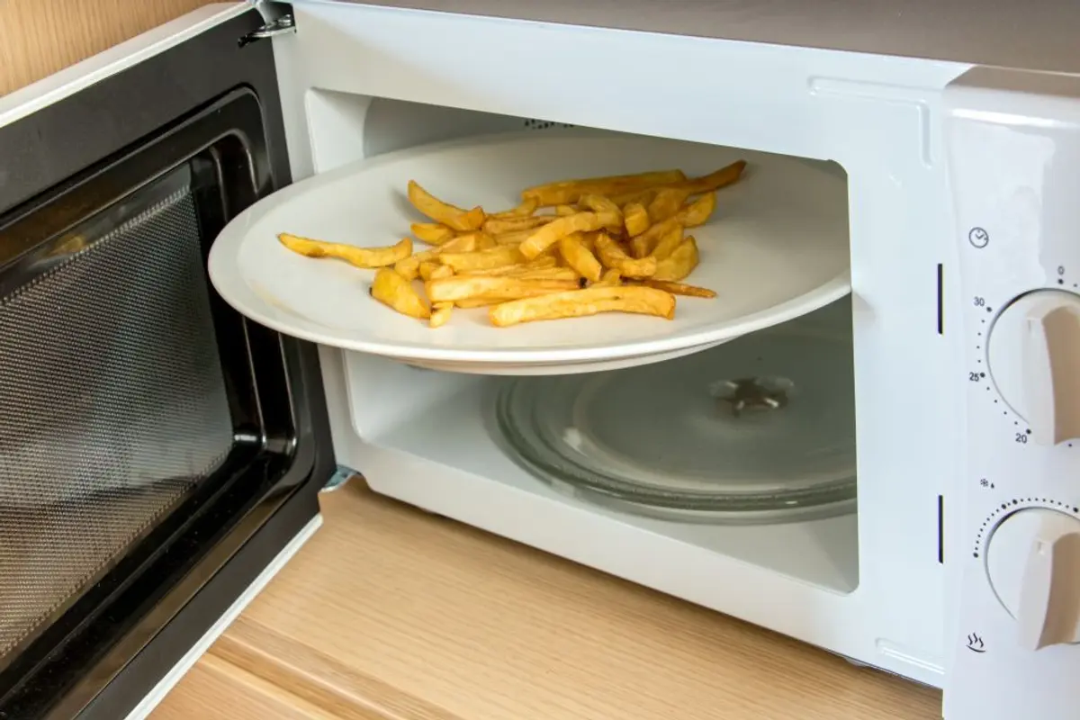 How to Reheat Fries In Microwave