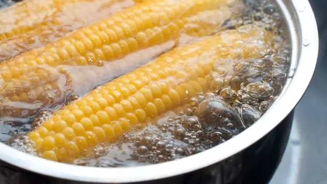 reheating corn on the cob By Boiling on the Stovetop