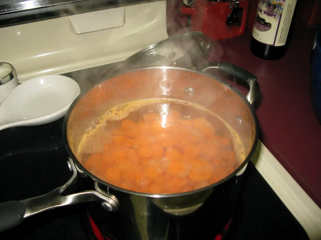 Boiling carrots for freeze
