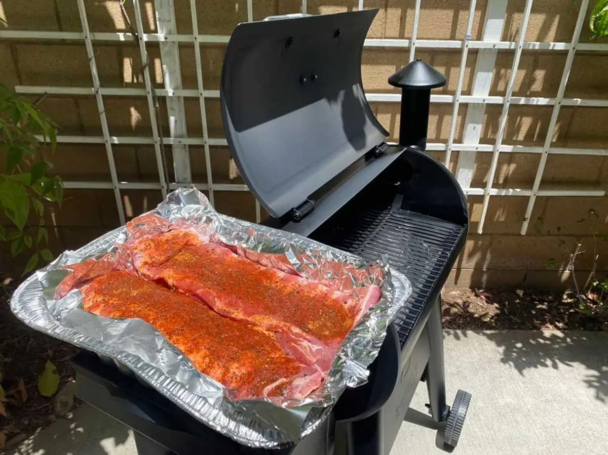 Grilling baby ribs on the ZPG-450B