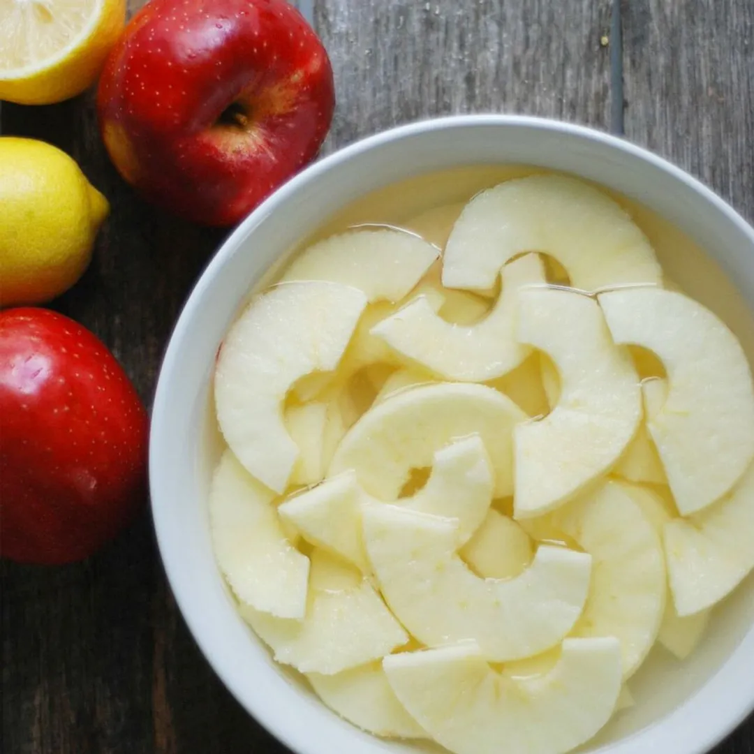 Make sure to submerge all of the slices freeze apples