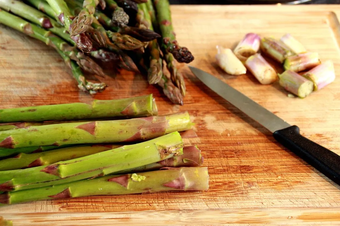 Cut off the asparagus woody bottoms