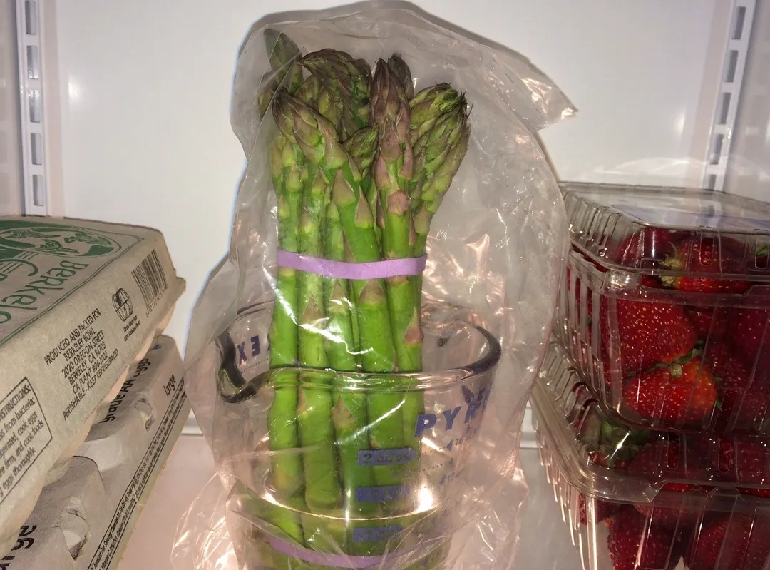 How to Store Asparagus in the fridge