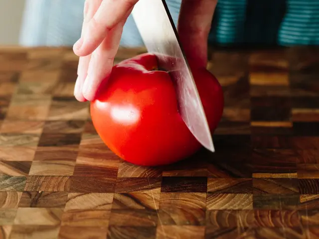 How to Store Tomatoes After Cutting