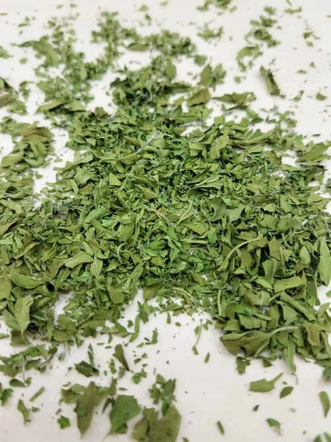 How to Dry Oregano Leaves in the Microwave