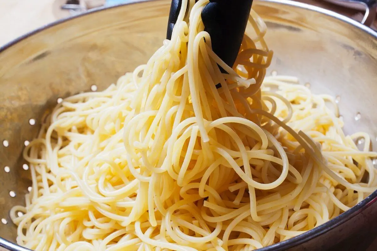 how to reheat pasta Boiling on the Stove