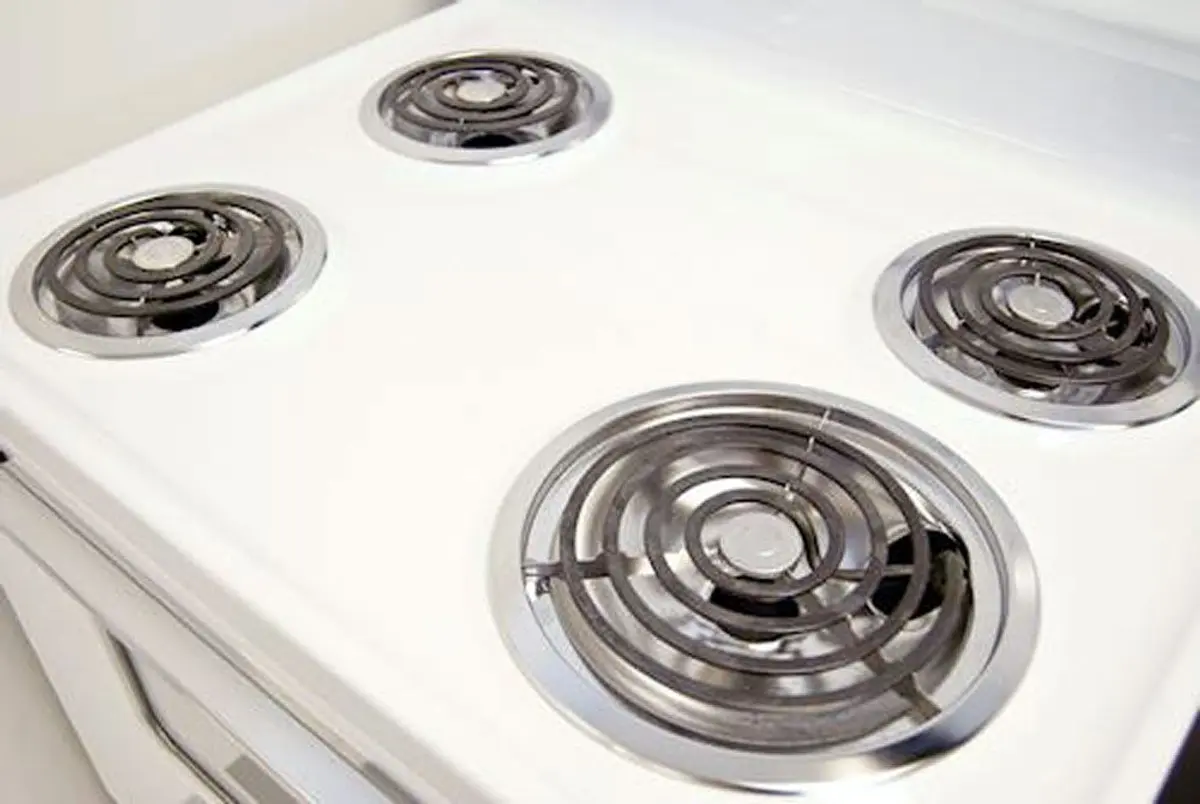 Cleaning Coil Electric Stovetop with Dish Soap and Water