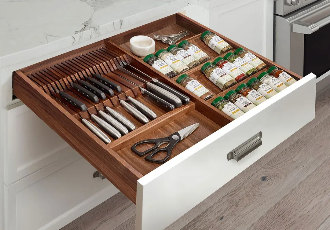 Drawer with double knife block