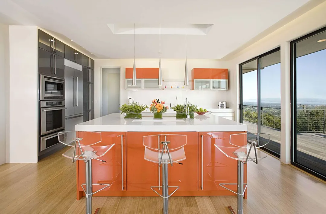 Bold Colors Ideas for Kitchen Islands with Seating