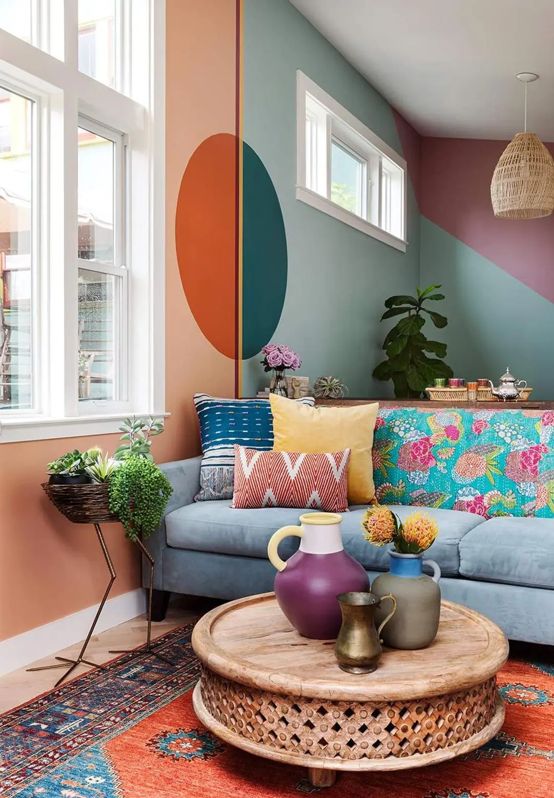 Bold and Vibrant Colors Small Apartment Living Room Ideas