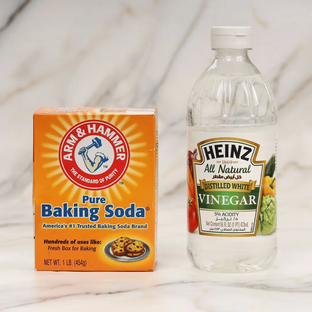 Cleaning Electric Stove Top with Baking Soda and Vinegar