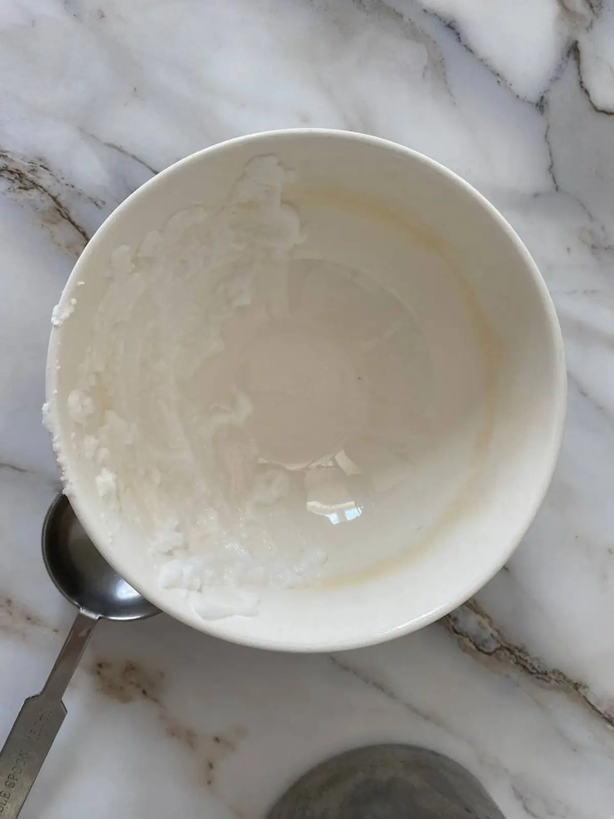 Cleaning Stain on Ceramic with Baking Soda and Vinegar